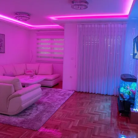 Queen 2 Apartment